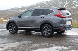Honda CR-V Hybrid rear threequarters